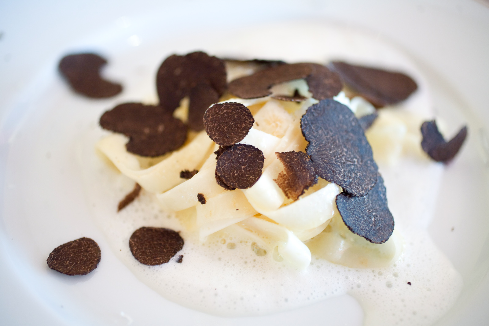 Tagliatelles de céleri à la truffe noire