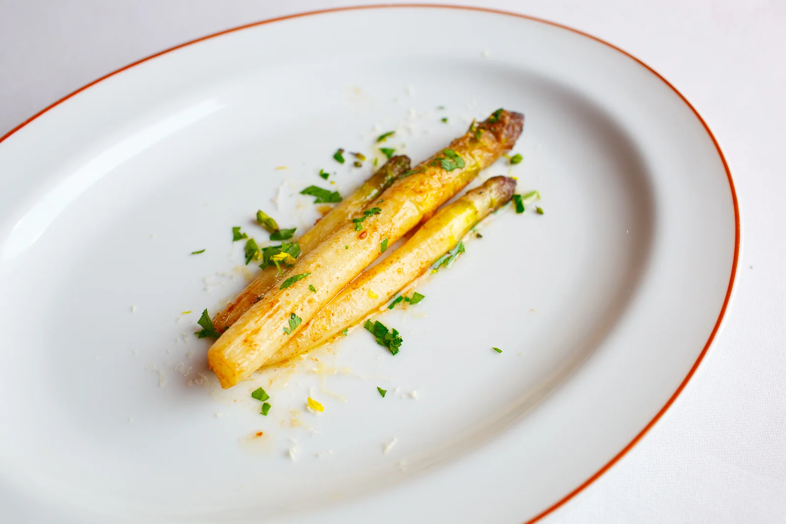 Asperges vertes avec citronelle