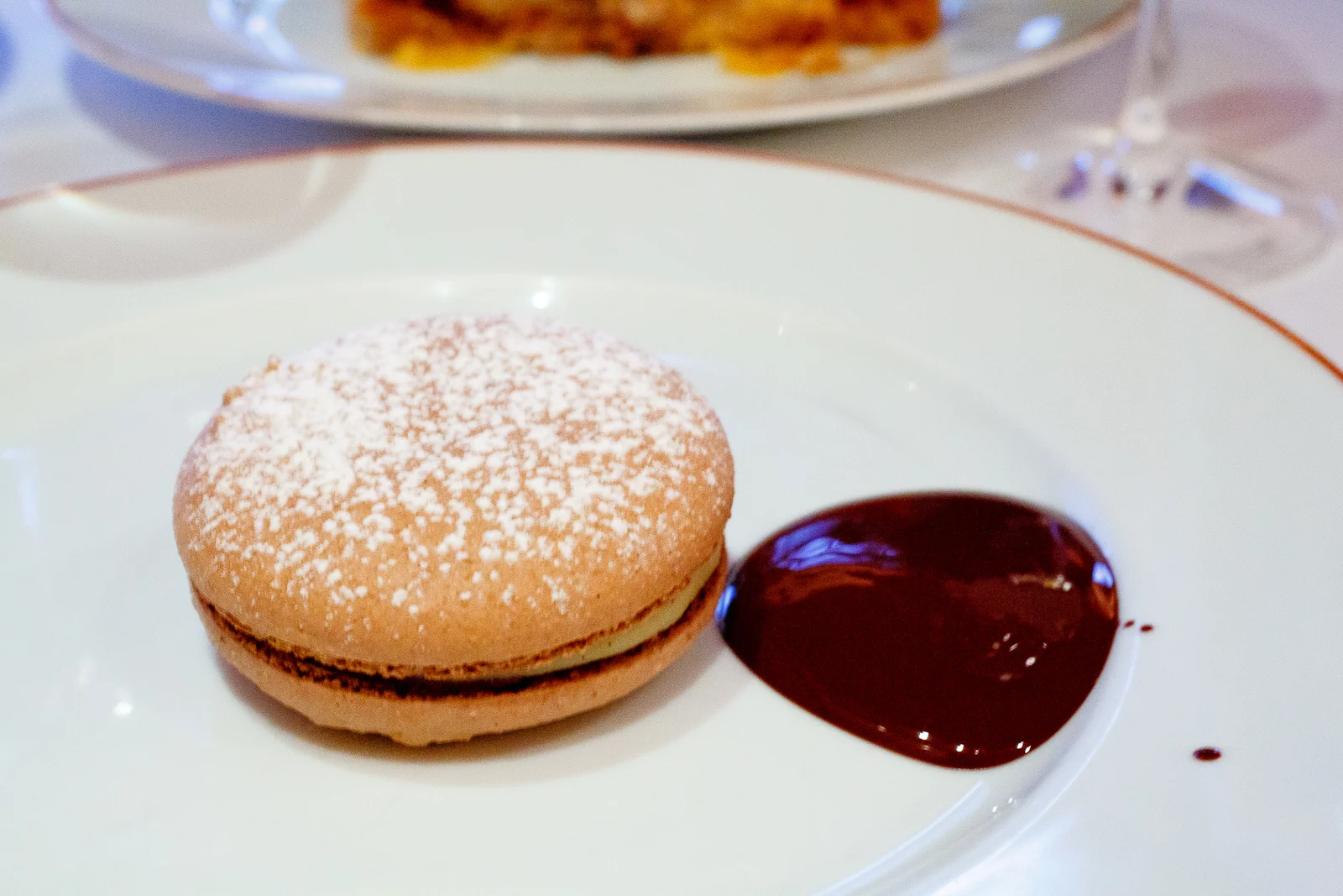 Chocolate macaron