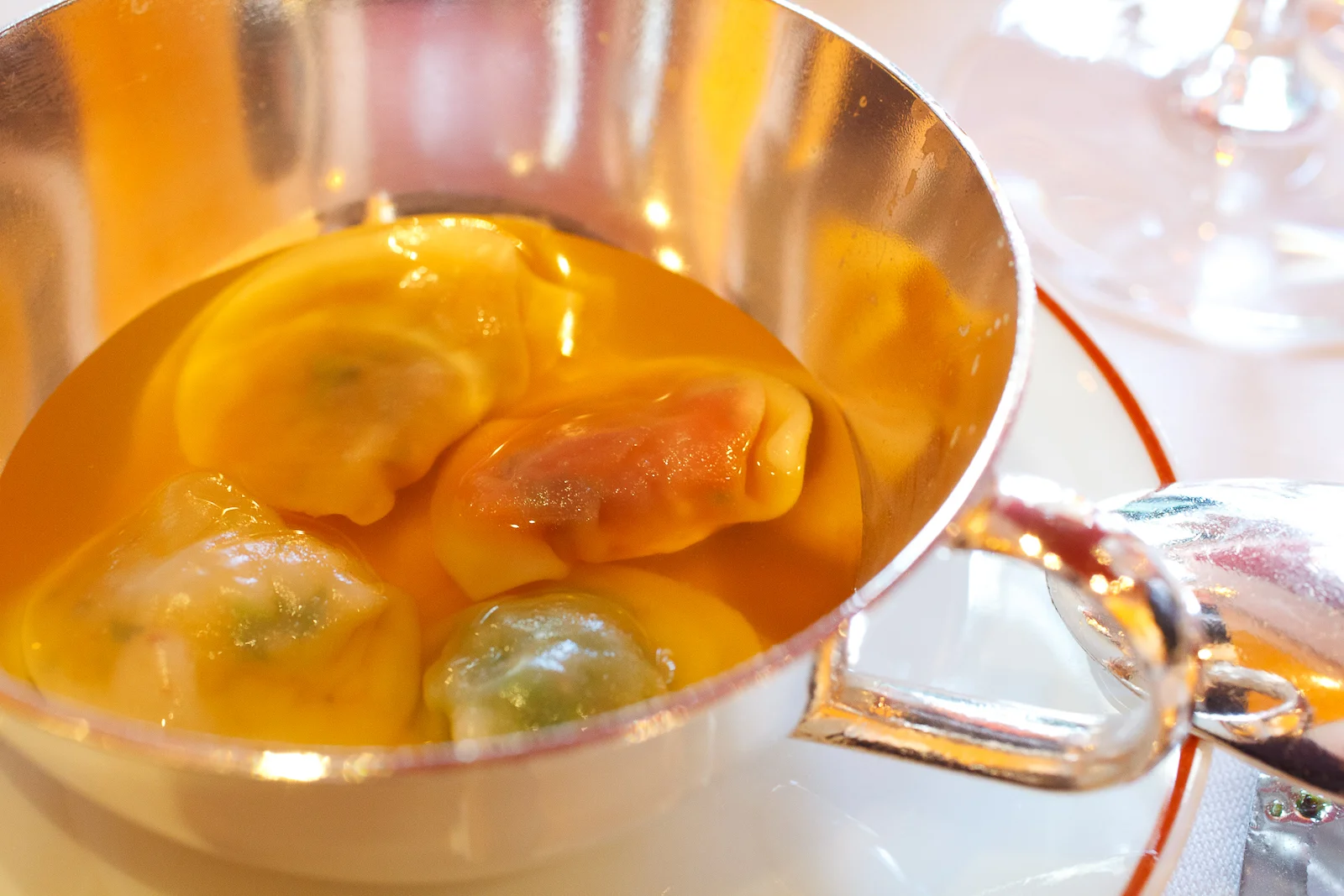Fines ravioles potagères "belle saison," consommé végétal