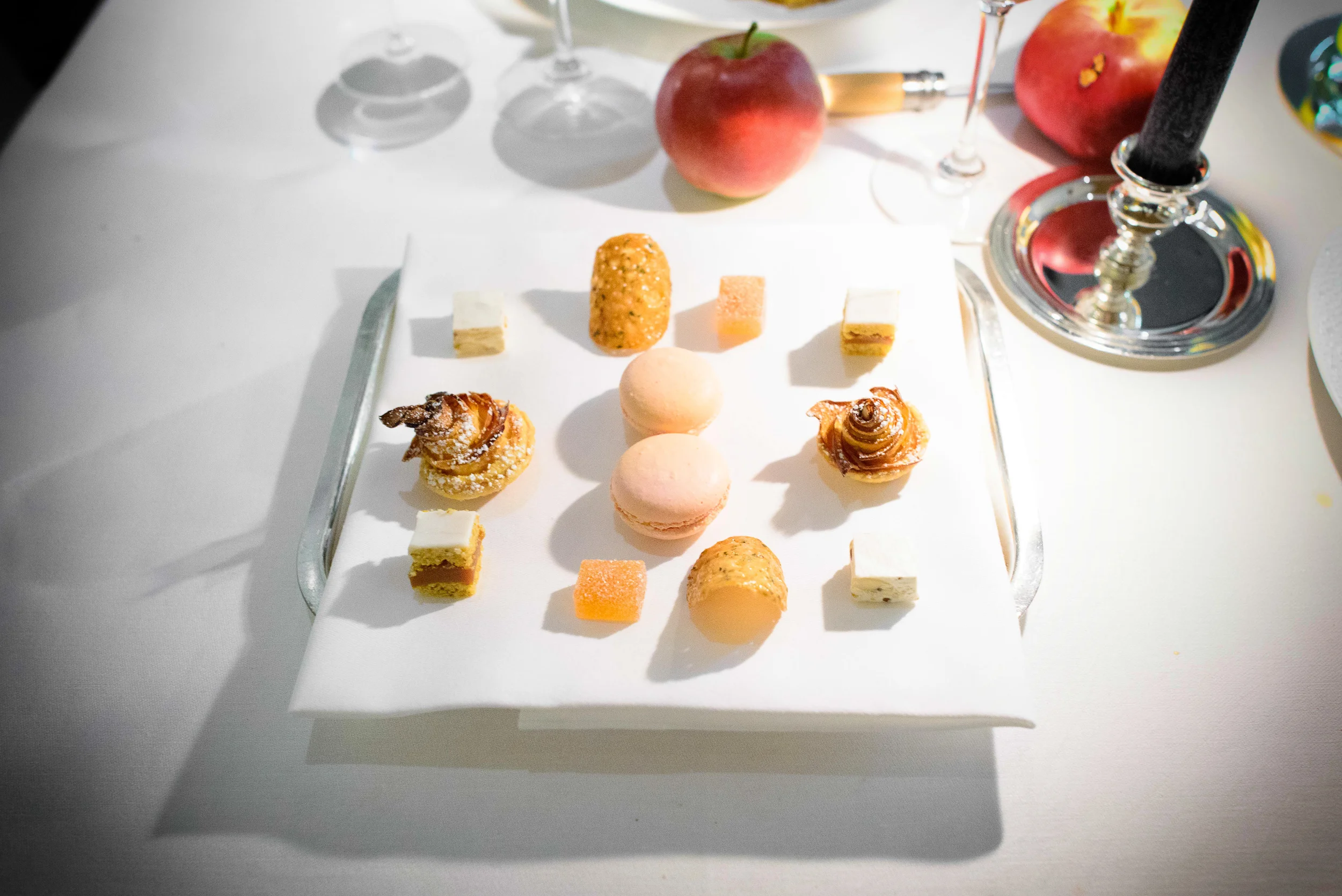 16th Course: Suceries: macaron, chocolat, nougat