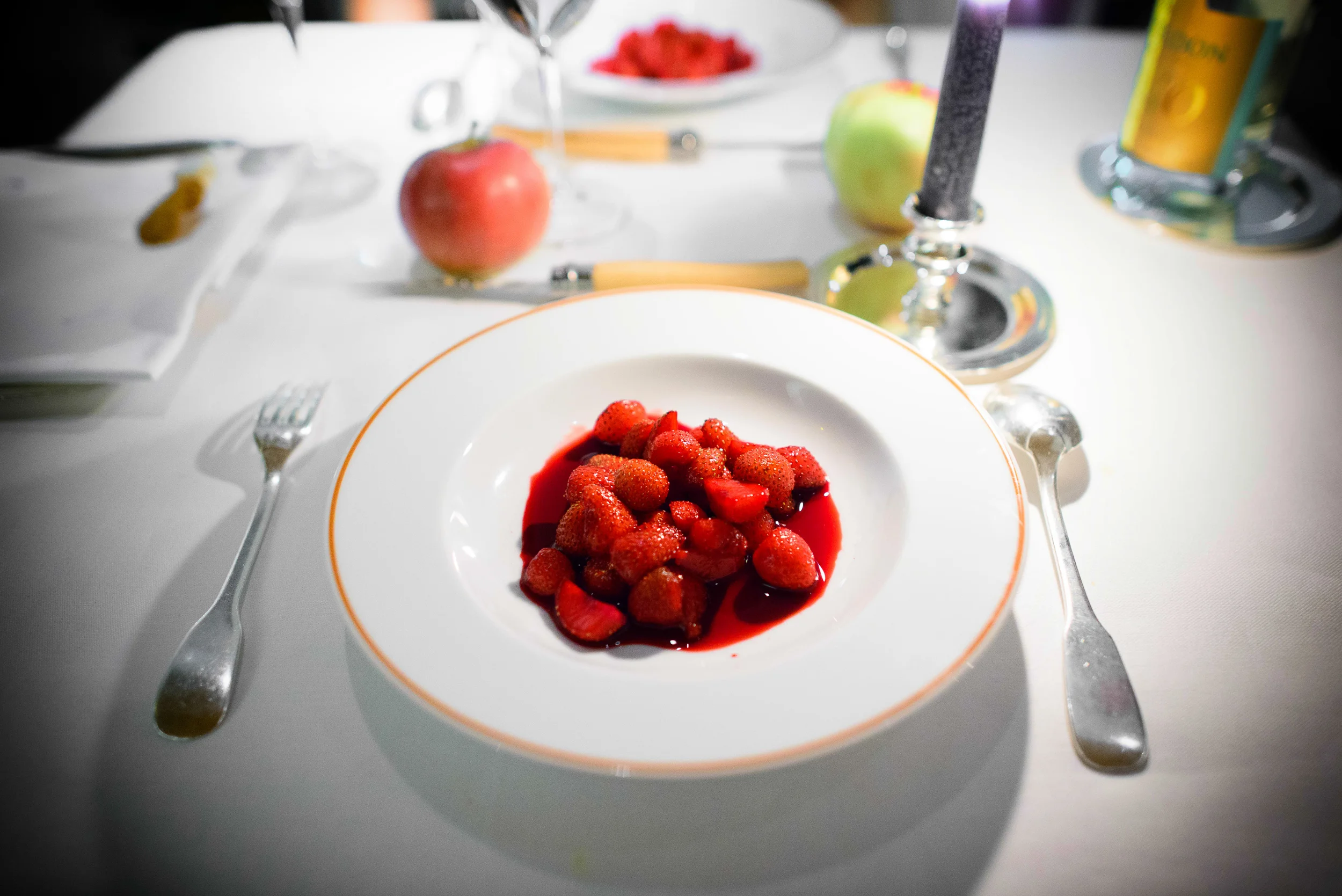 18th Course: Fraises des bois, hibiscus