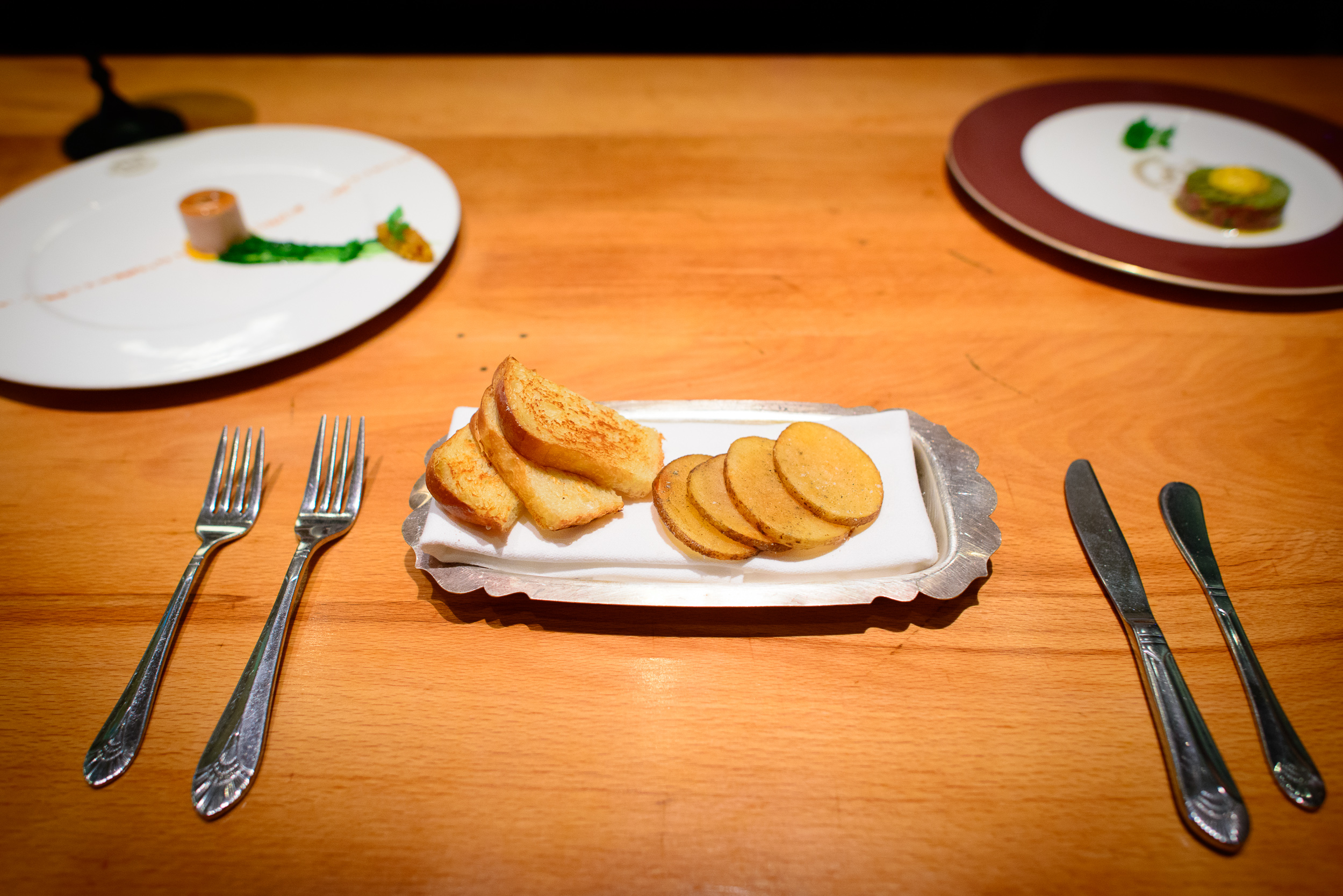 Potato crisps and toasted bread