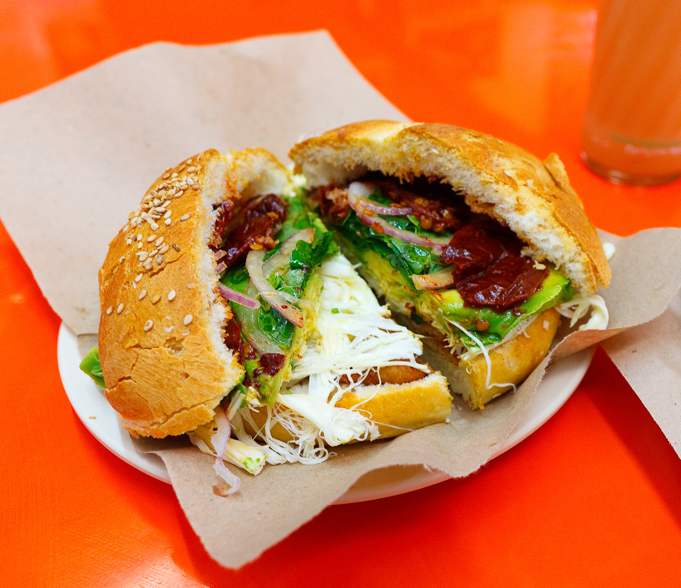 Cemita de milanesa con chipotle ($30 MXP)