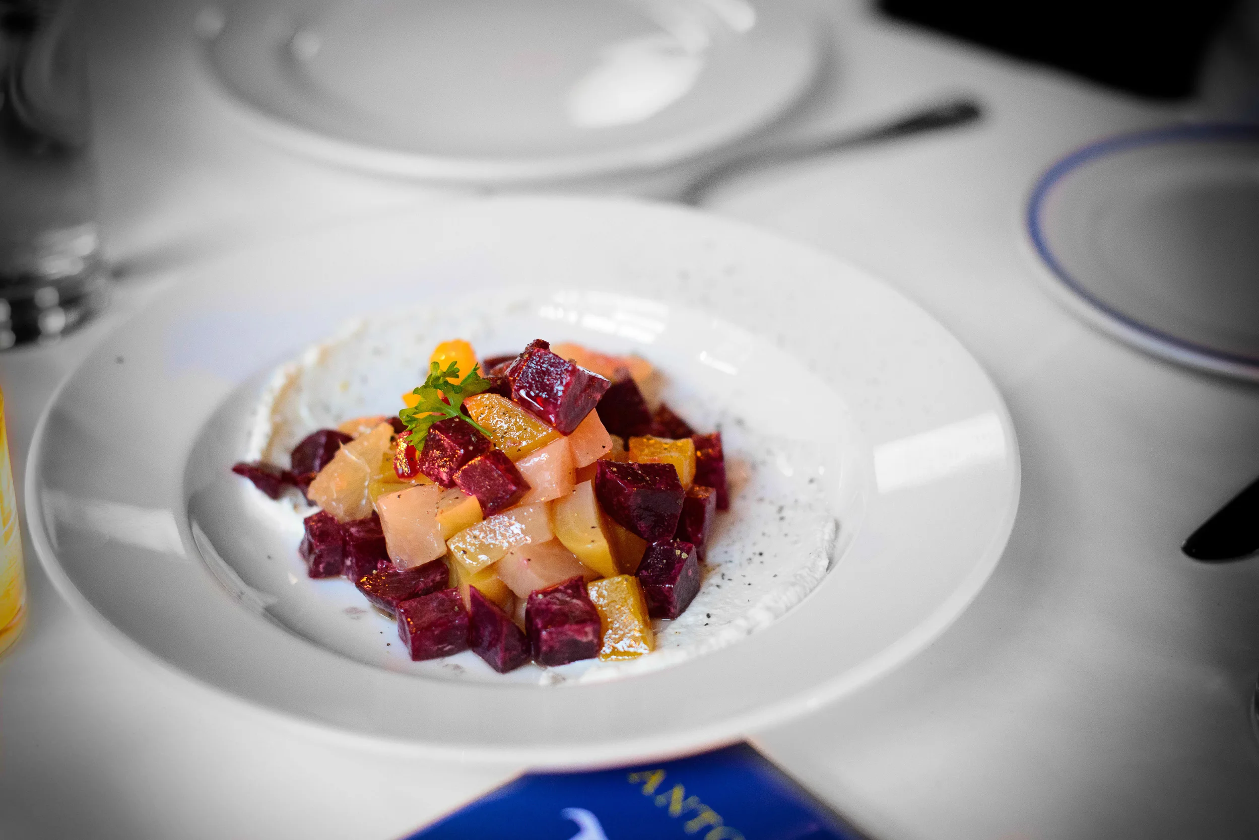 Betteraves rôties - roasted beets, chèvre, grapefruit ($12)