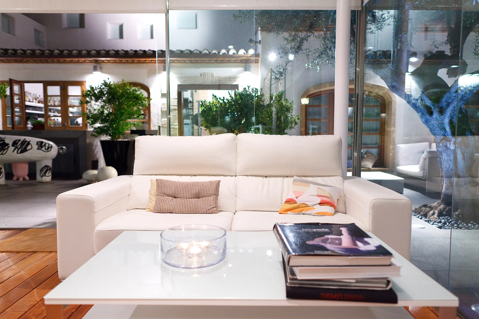 Lounge for before and after dinner