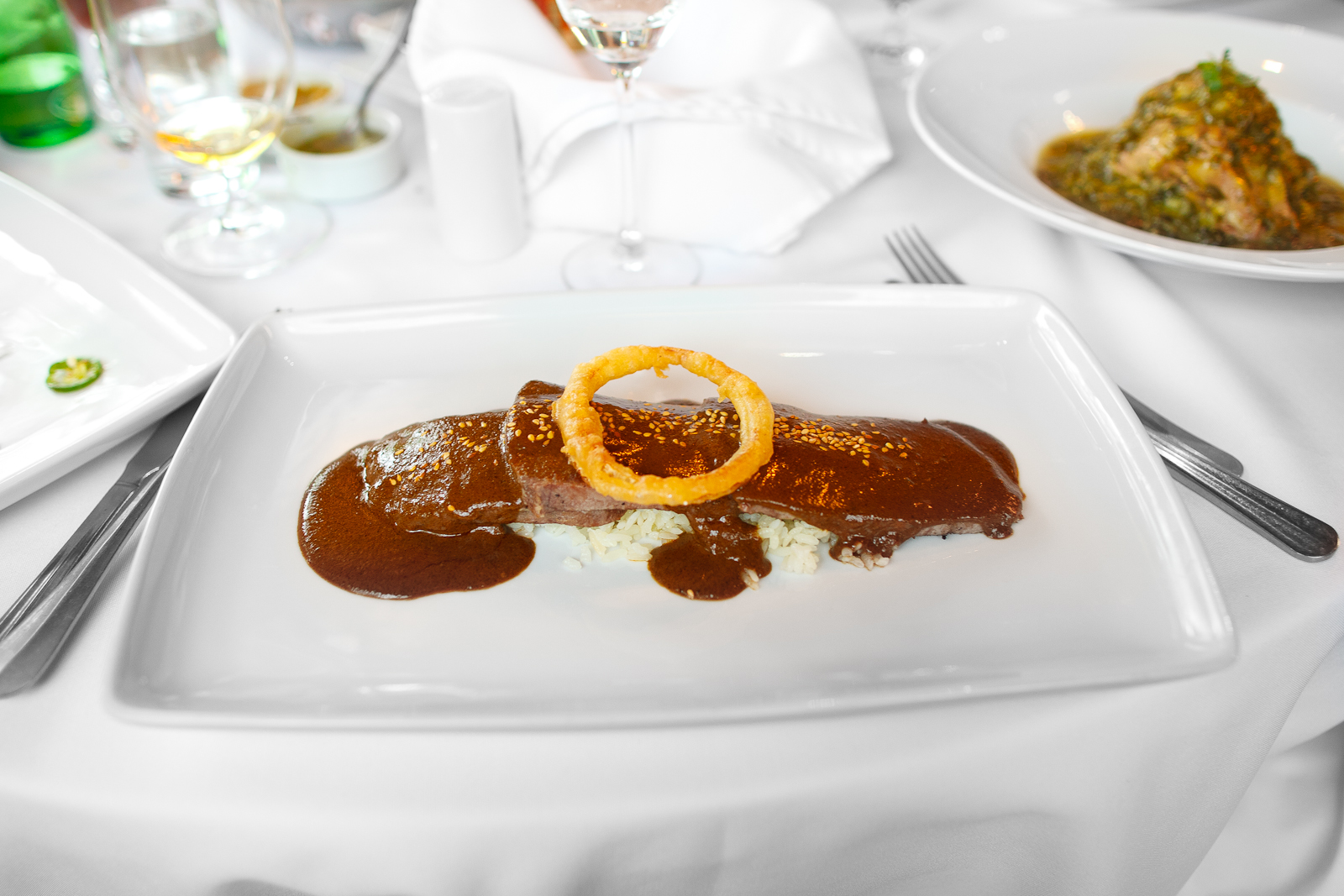 Lengua de res en mole almendrado, con arroz blanco y aro de cebolla rebozado (beef tongue in almond mole with white rice and onion) (155 MXP)