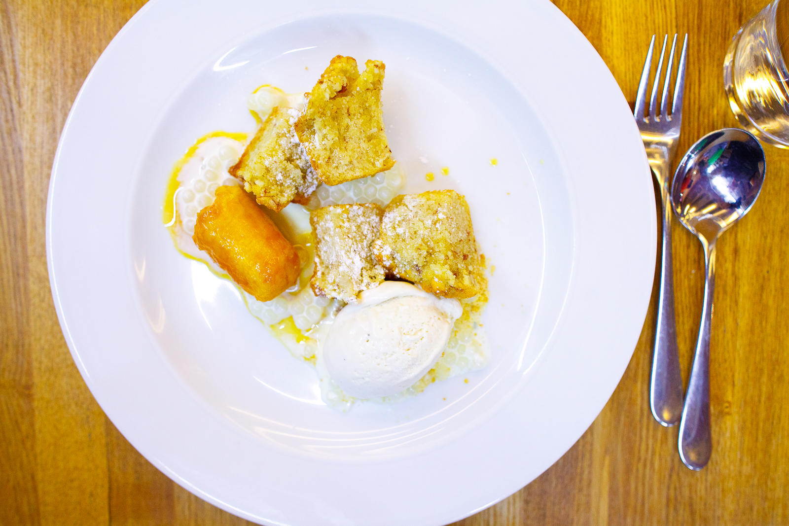 Pastelito de almendra, tapioca, plátano en dulce y helado de plátano (almond cake, tapioca, caramelized banana, and banana ice cream) (98 MXP).jpg