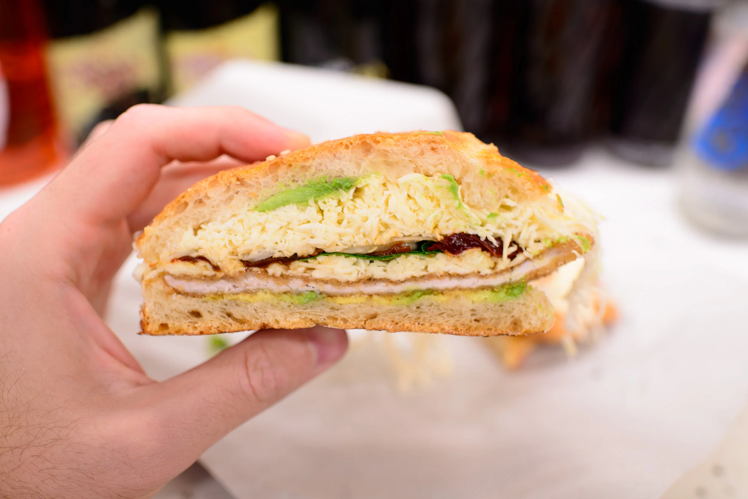 Cemita de milanesa, close up