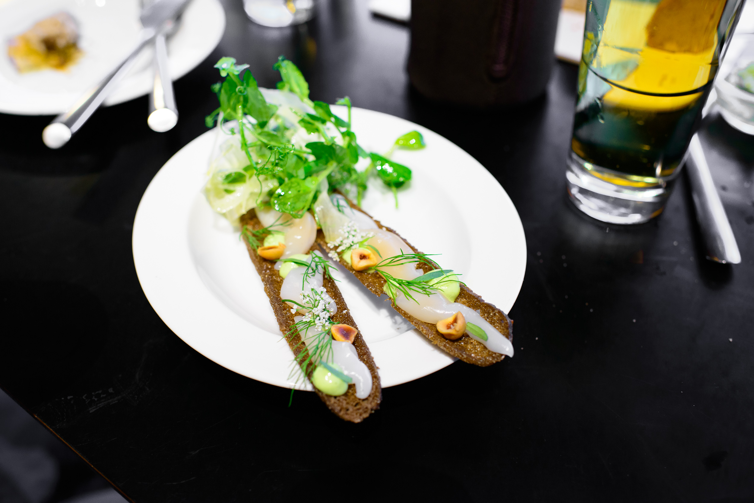 Razor clam from Scottland, malt bread, fennel, tarragon, and dil