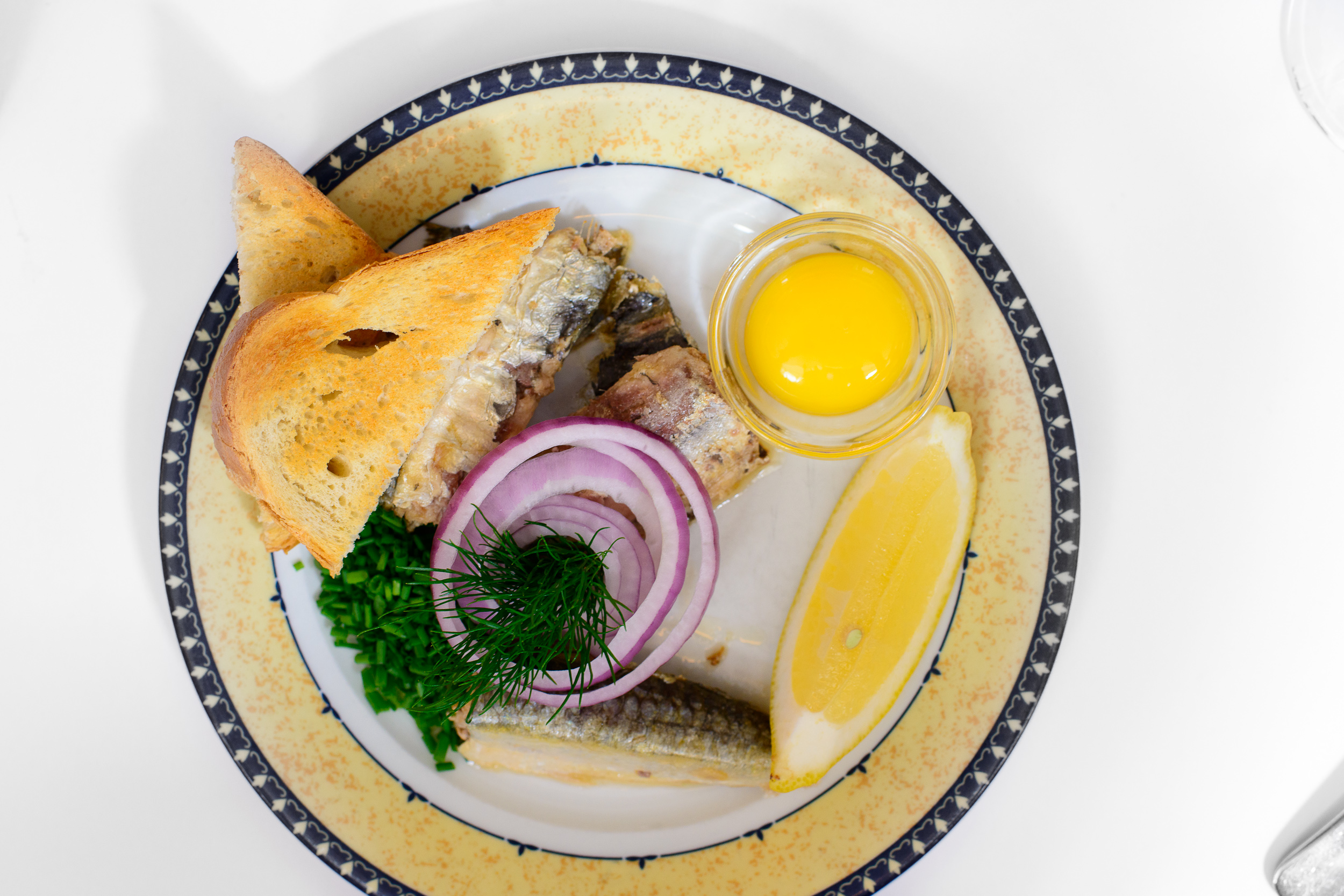 Sardines, raw egg yolk, onions and toast
