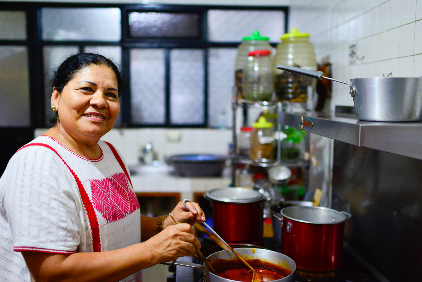 Señora Deyanira Aquino in her kitchen