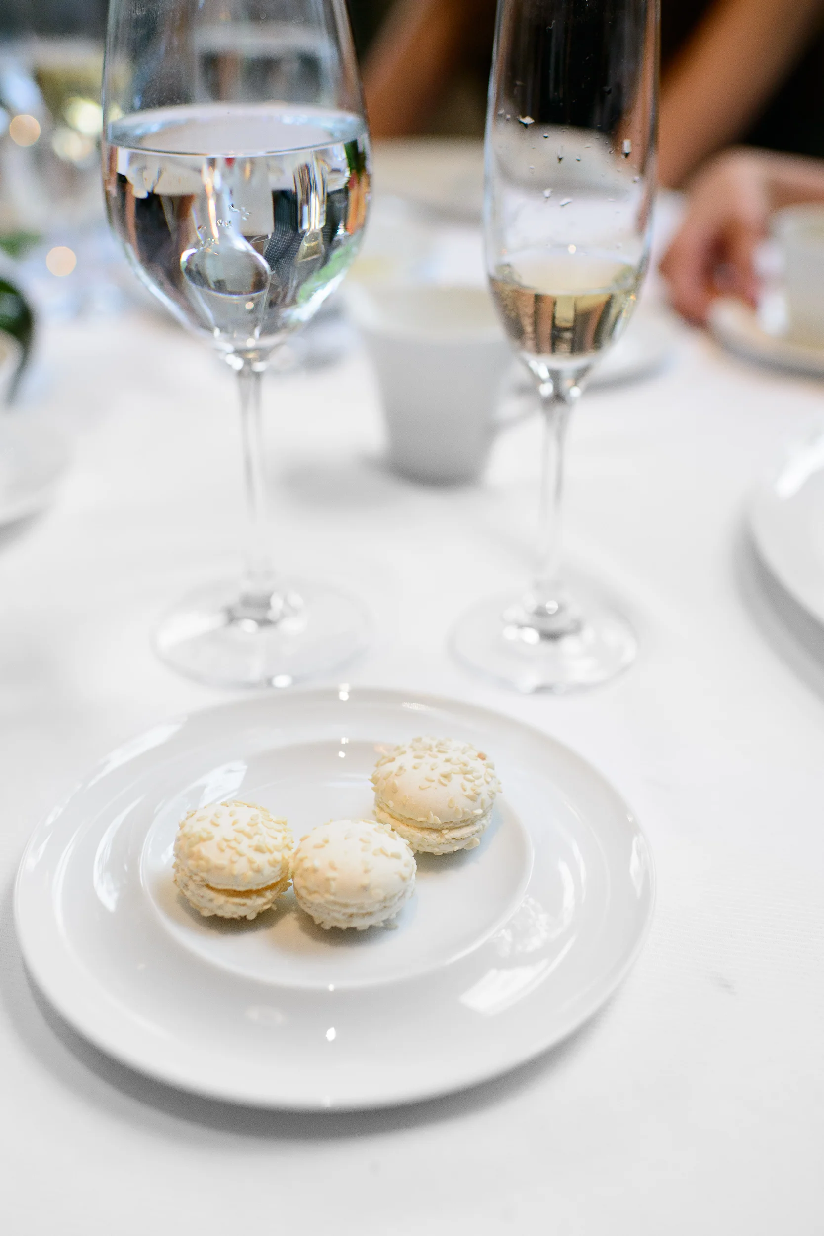 Sesame macarons