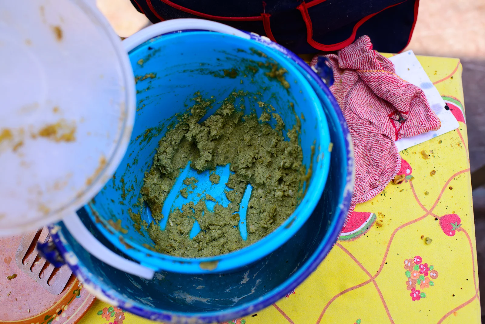 Estufado para los clayoyos de hoja de aguacate y papa