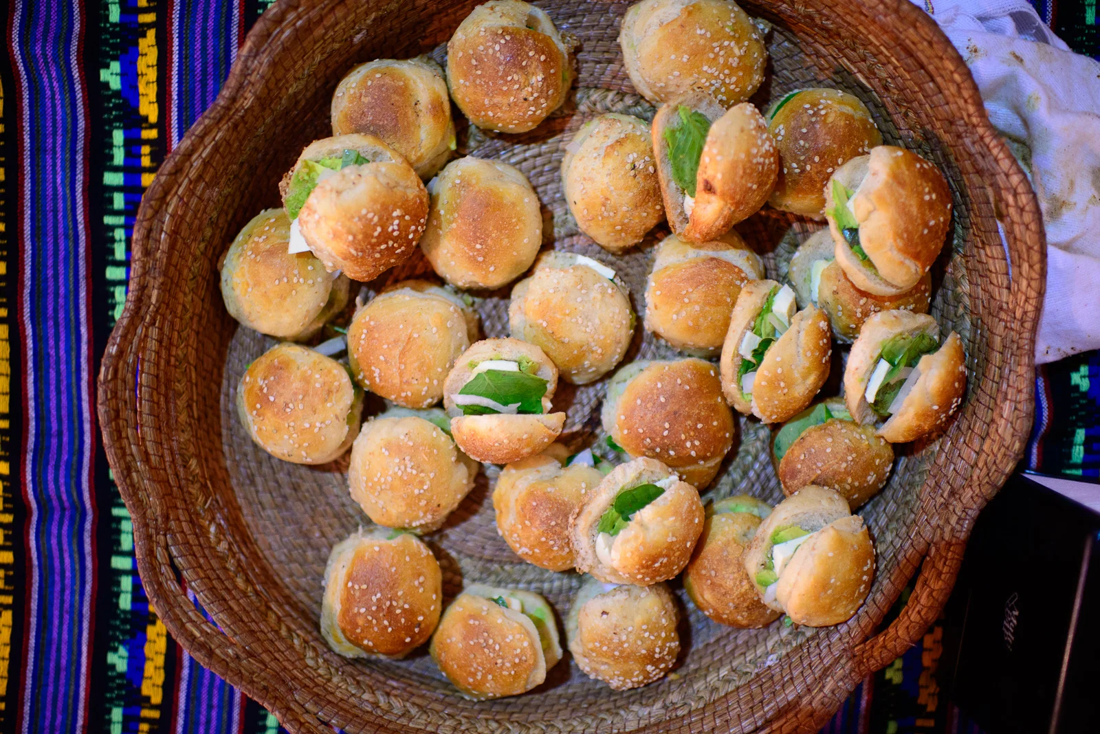 Cemitas "mini" de milanesa con pápalo