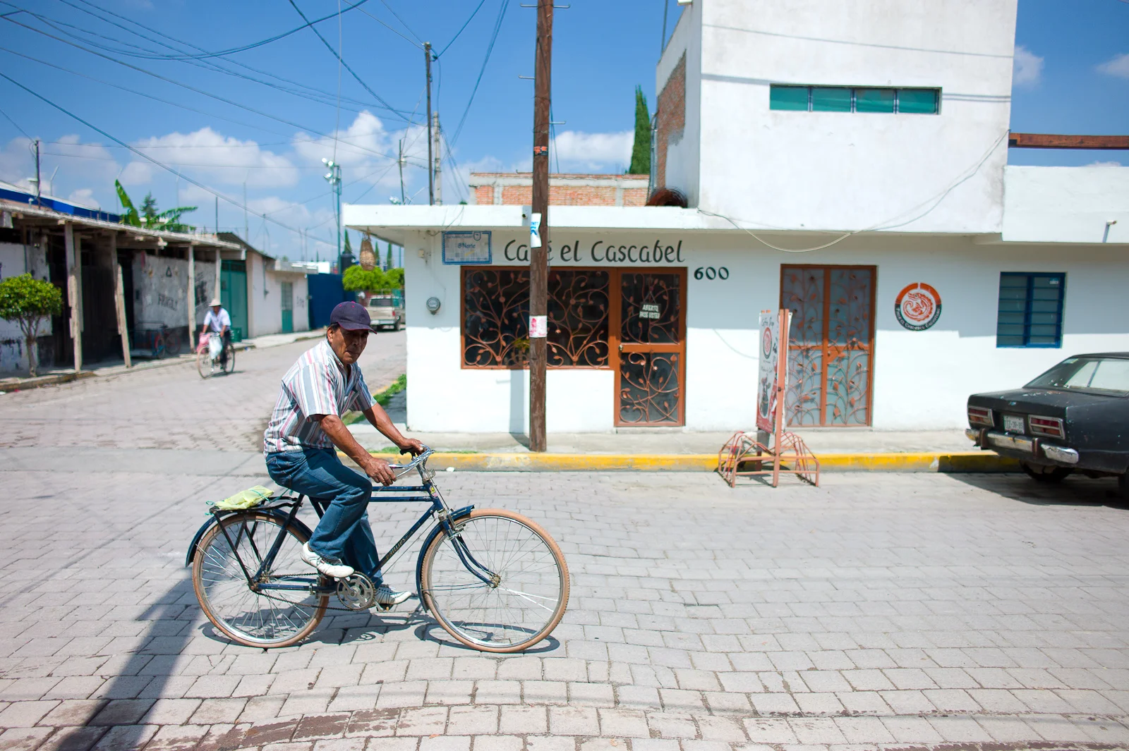 Man on Bike, Café el Cascabel