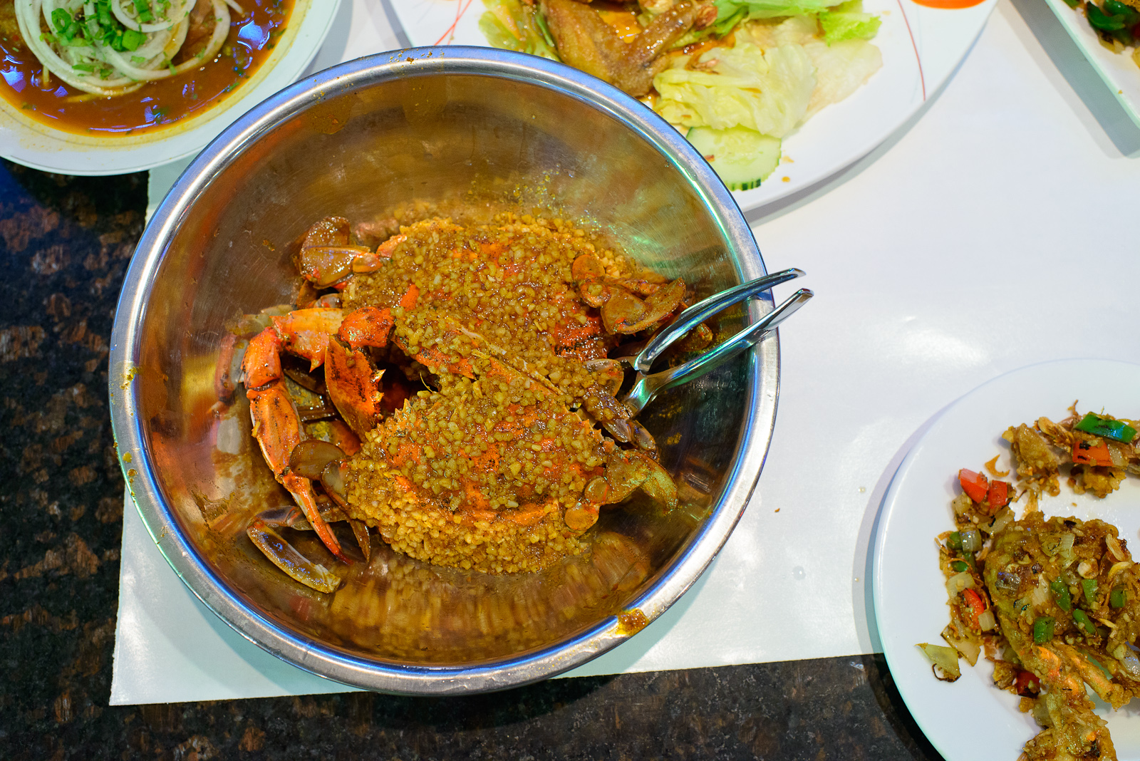 Fresh blue crab stir-fry with salt and pepper