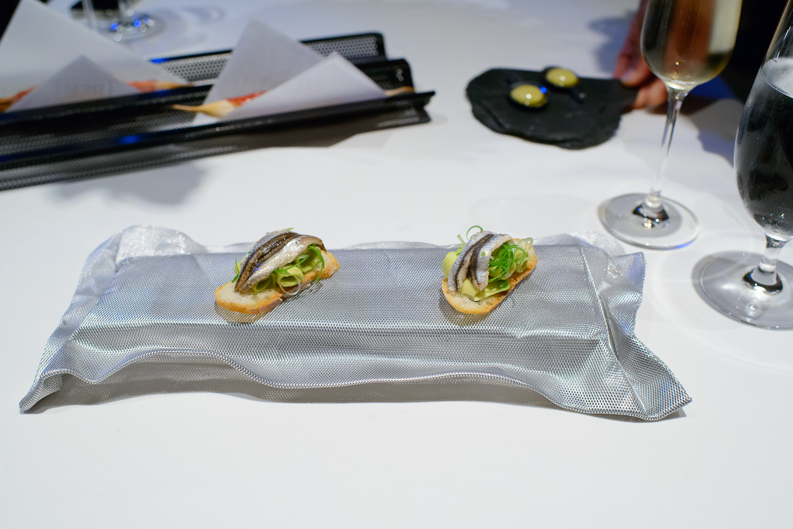 4th Course: 1991 Coca de aguacate, anchoas, y cebolla tierna (Co