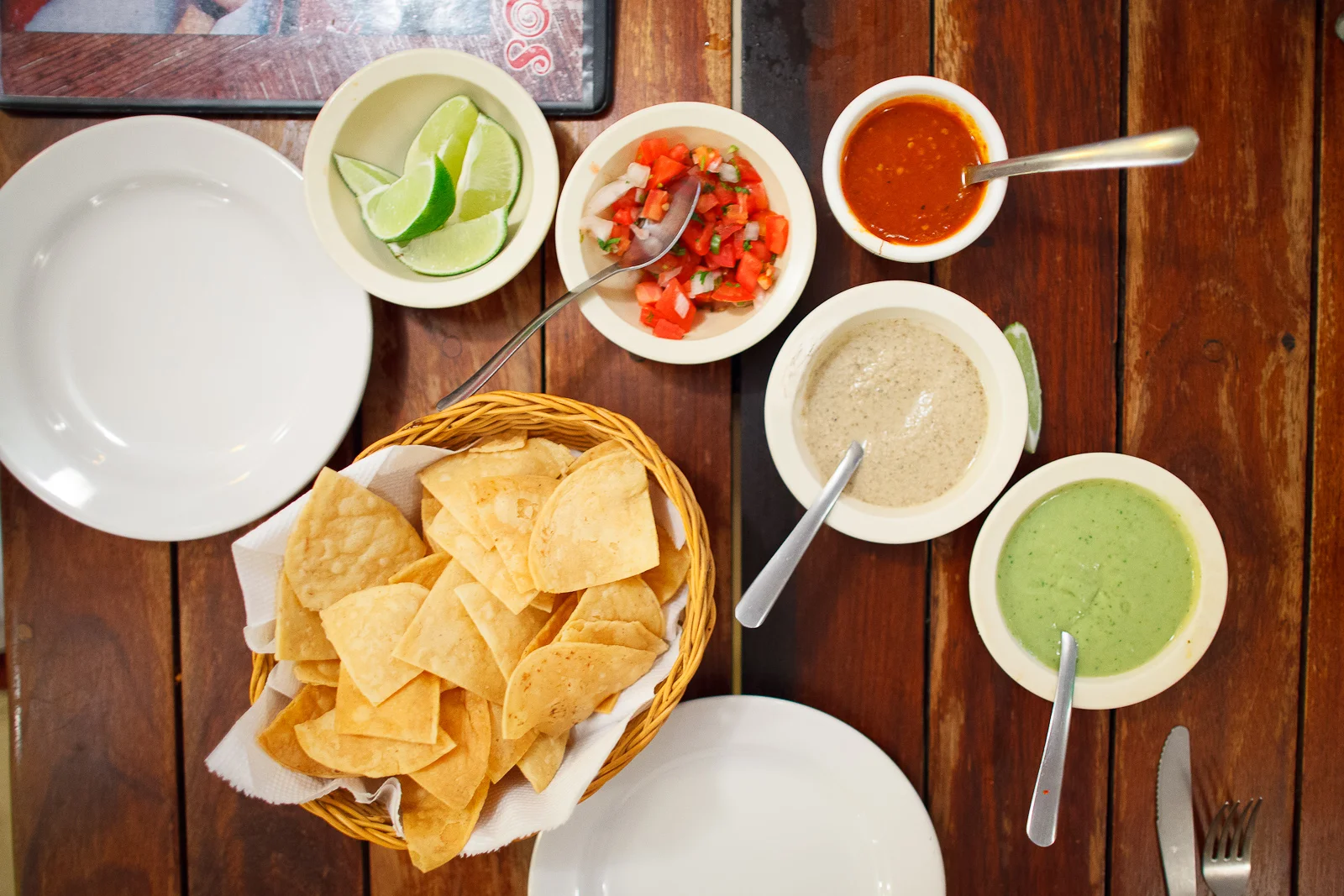 Totopos y salsa