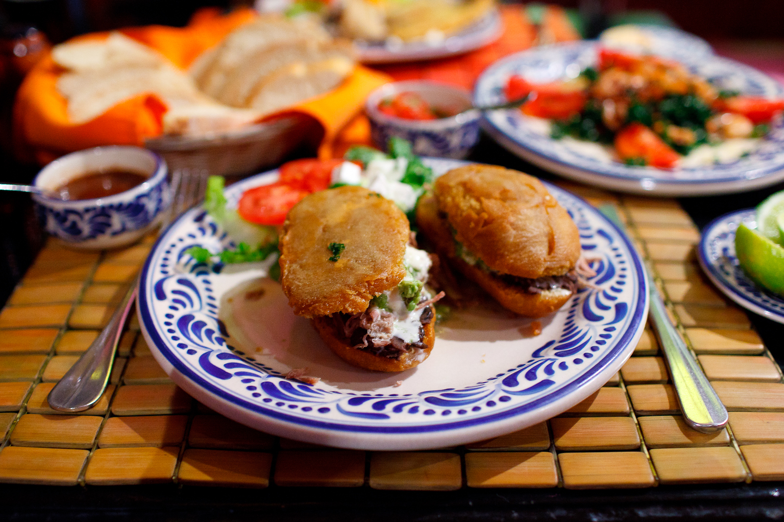 Guajolotes - pan especial de ague, frito y relleno de frijoles, guacamole, creme, salsa verde, y carne de res deshebrada