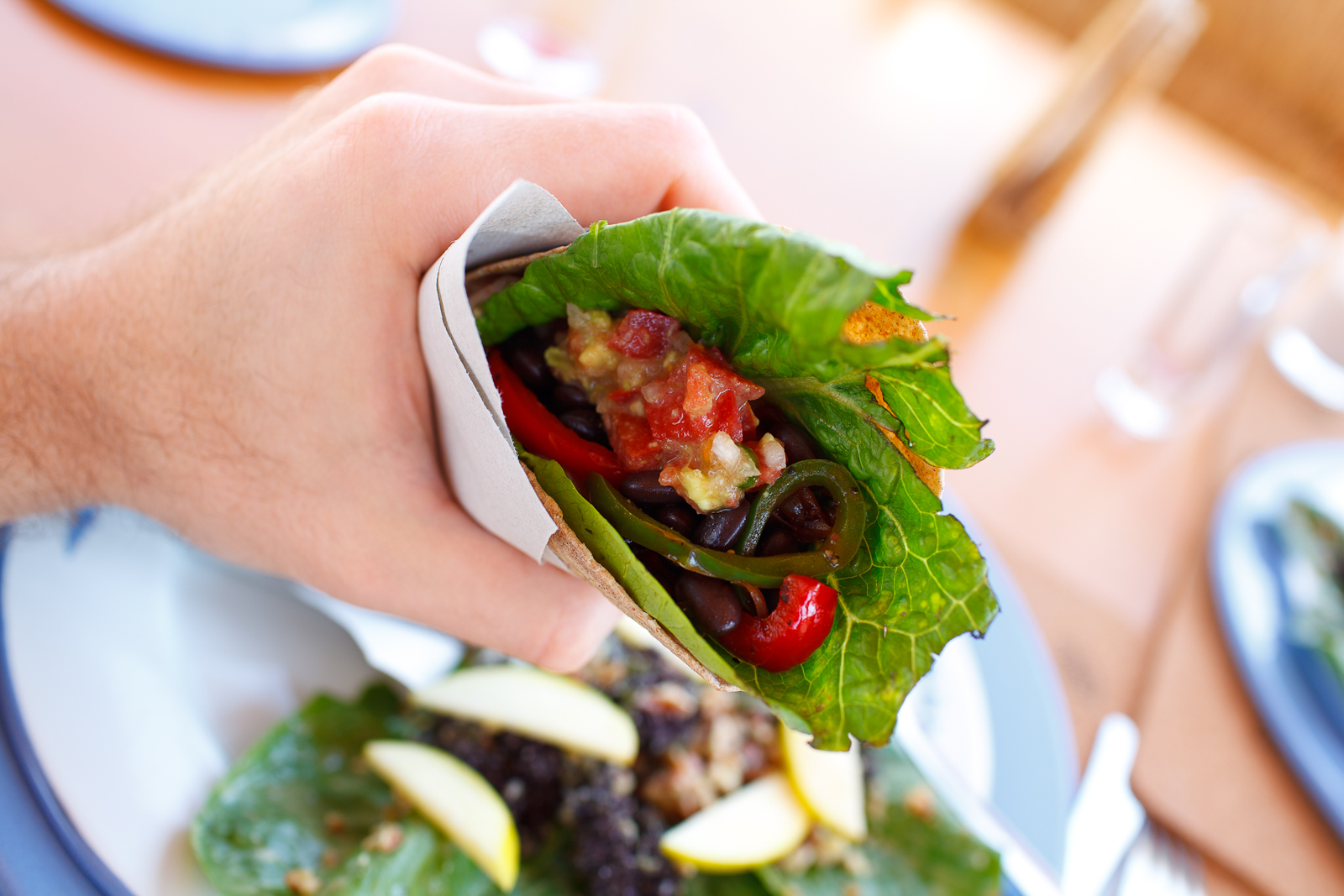 Burritos de verdura orgánica con frijoles negros