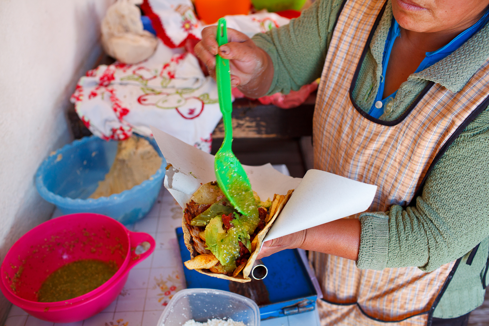 "Taco" con papas, nopal, quesillo, puerco, y salsa verde