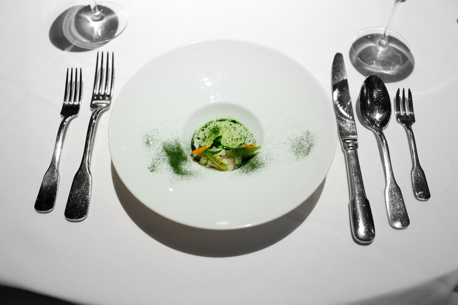 1st Course: Geoduck clam sashimi in its own juices, phytoplankton, apple, and Charleston kiwi.