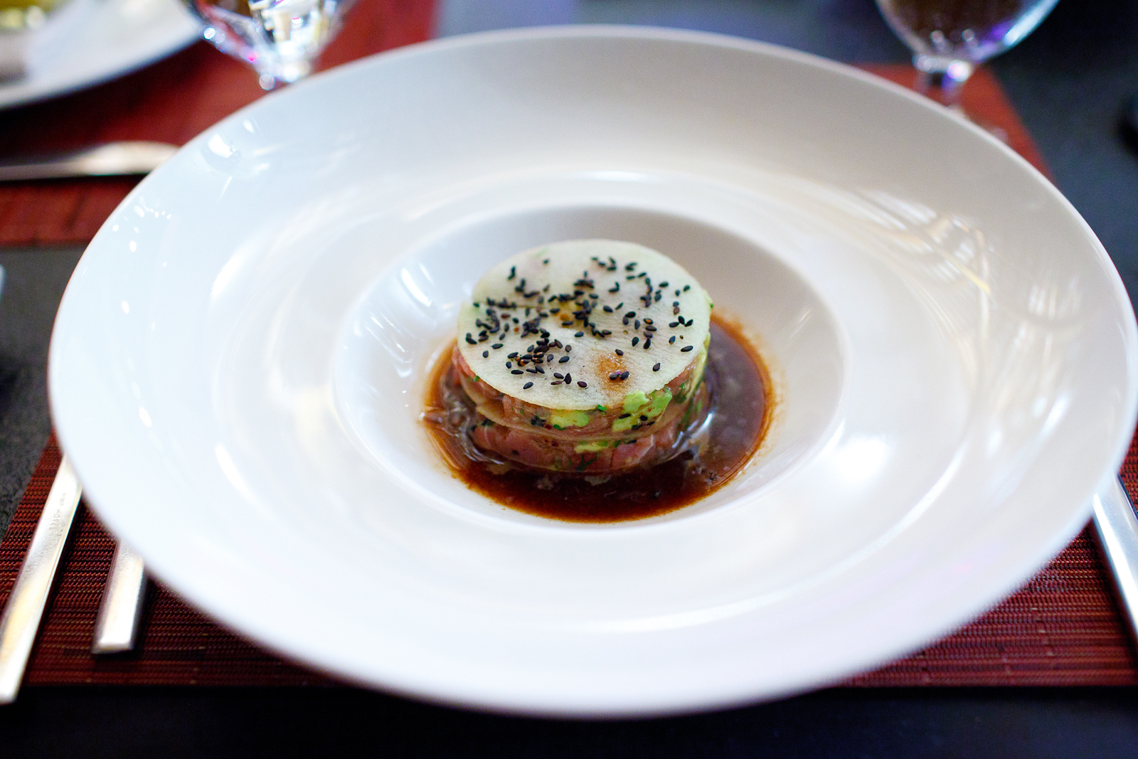 Tartara de atún y manzana, chiltepin, cilantro, aguacate, y salsa ponzu (Tuna tartar with apple, chiltepin pepper, cilantro, avocado, and ponzu sauce) ($150 MXP).jpg