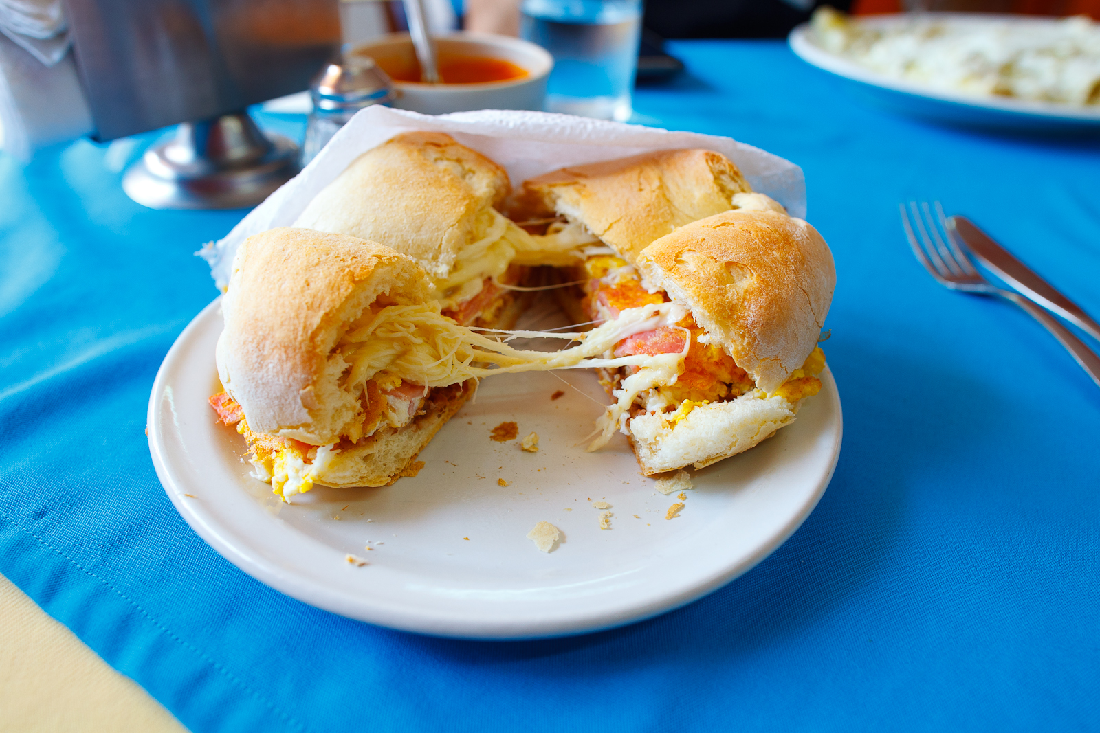 Torta de jamón, huevo, y quesillo (ham, egg, and local cheese sandwich) (30 MXP)