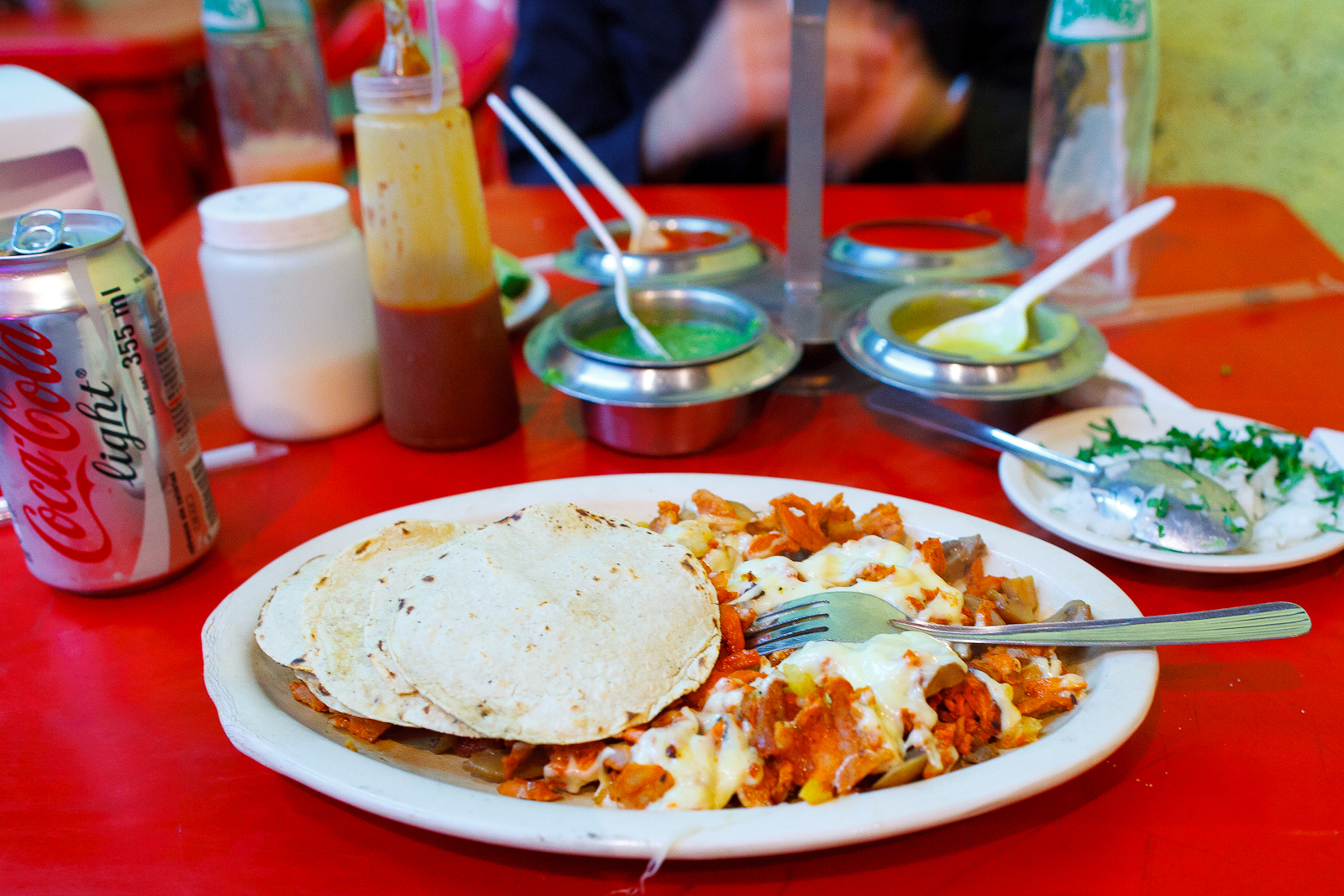 Alambre Hawaiano - pastor, champiñones, piña, y queso (pork, mushrooms, pineapple, and quesillo cheese) (47 MXP)