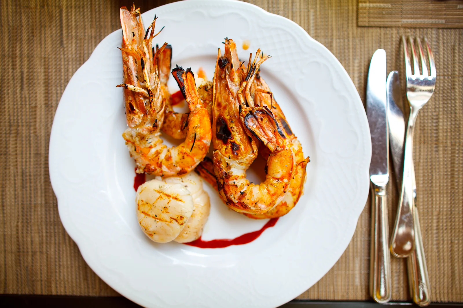 Grilled prawns with diver scallops
