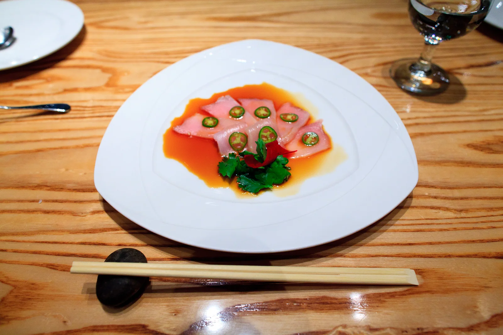 Tartar de hamachi con caviar (yellowtail tartar with caviar) (340 MXP)
