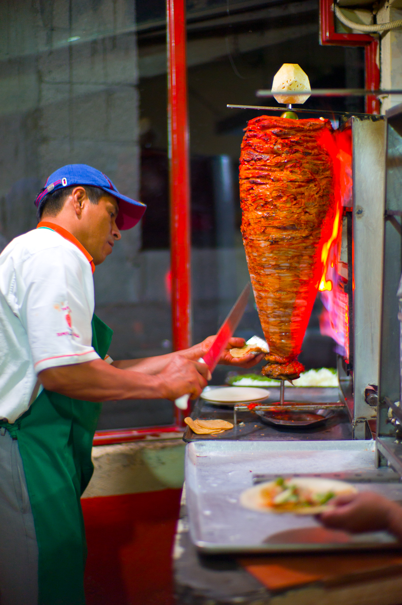 El Taquero at work, a slice of pineapple and pork in one smooth swoop