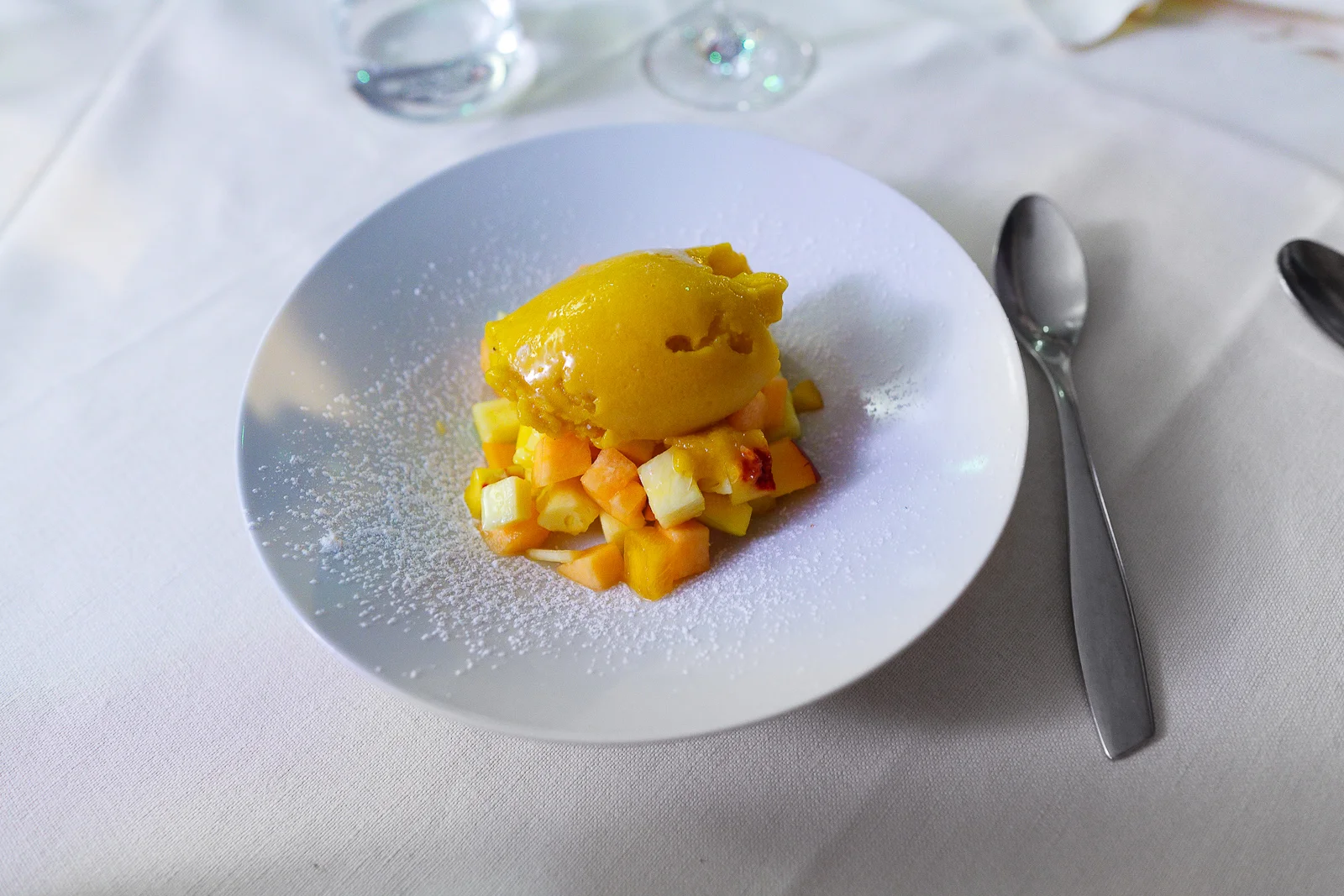 Fresh fruit with sorbet (5€)