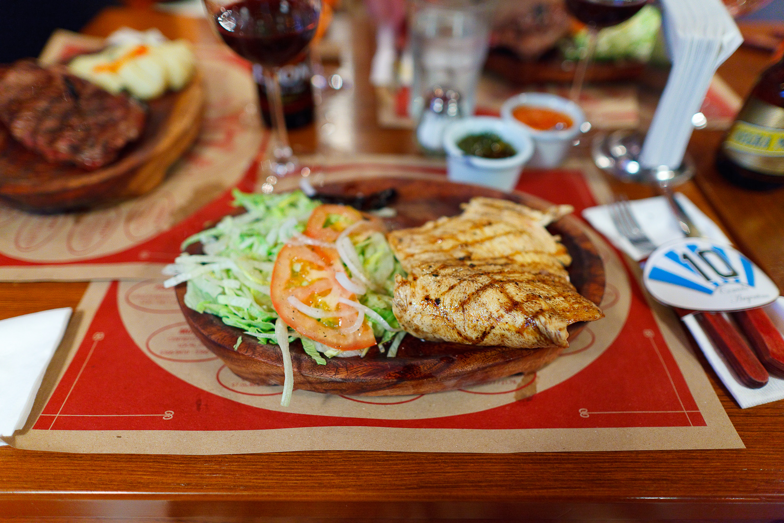 Pechuga de pollo deshuesado al carbón ($116 MXP).jpg