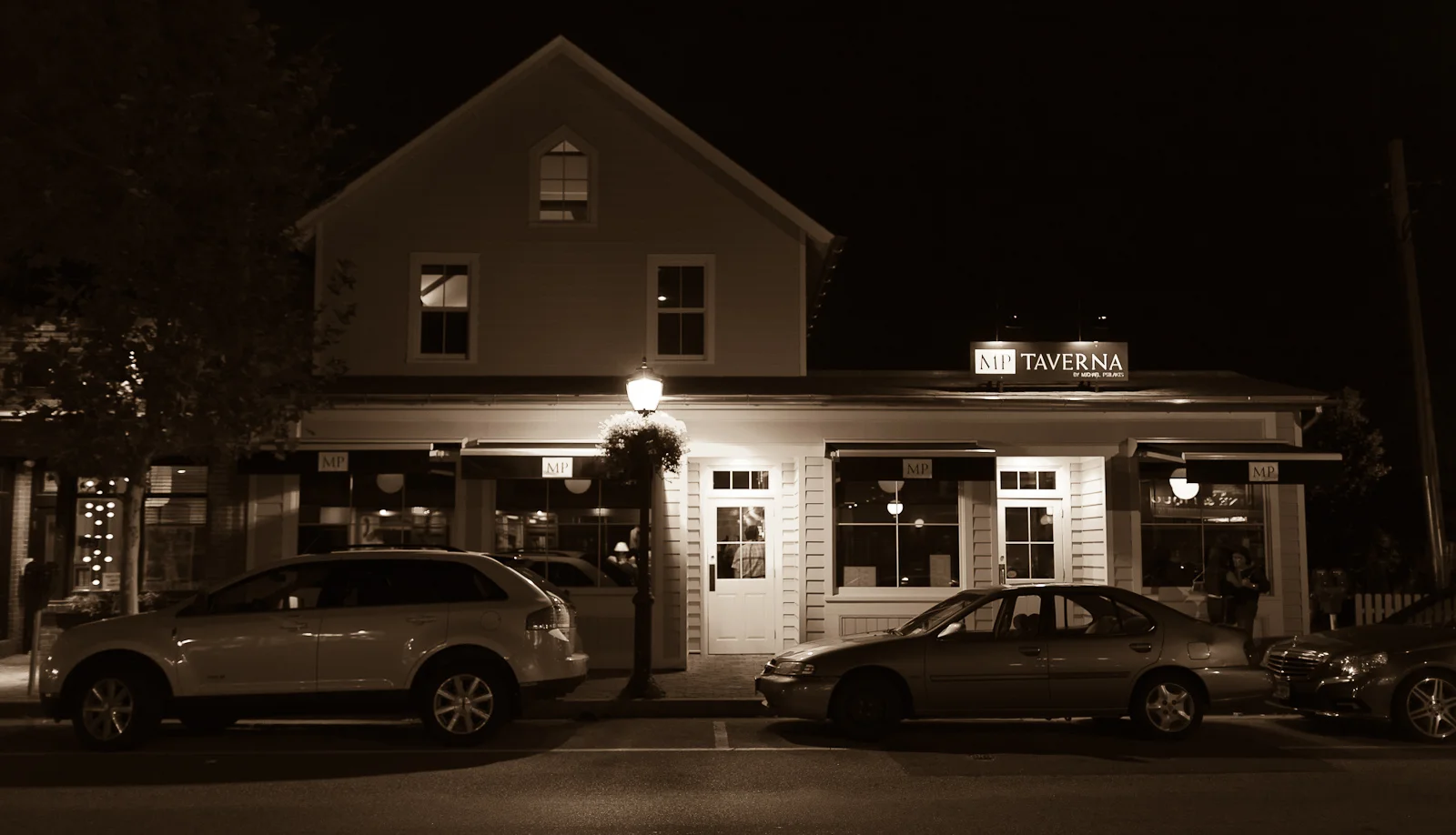 MP Taverna, Roslyn