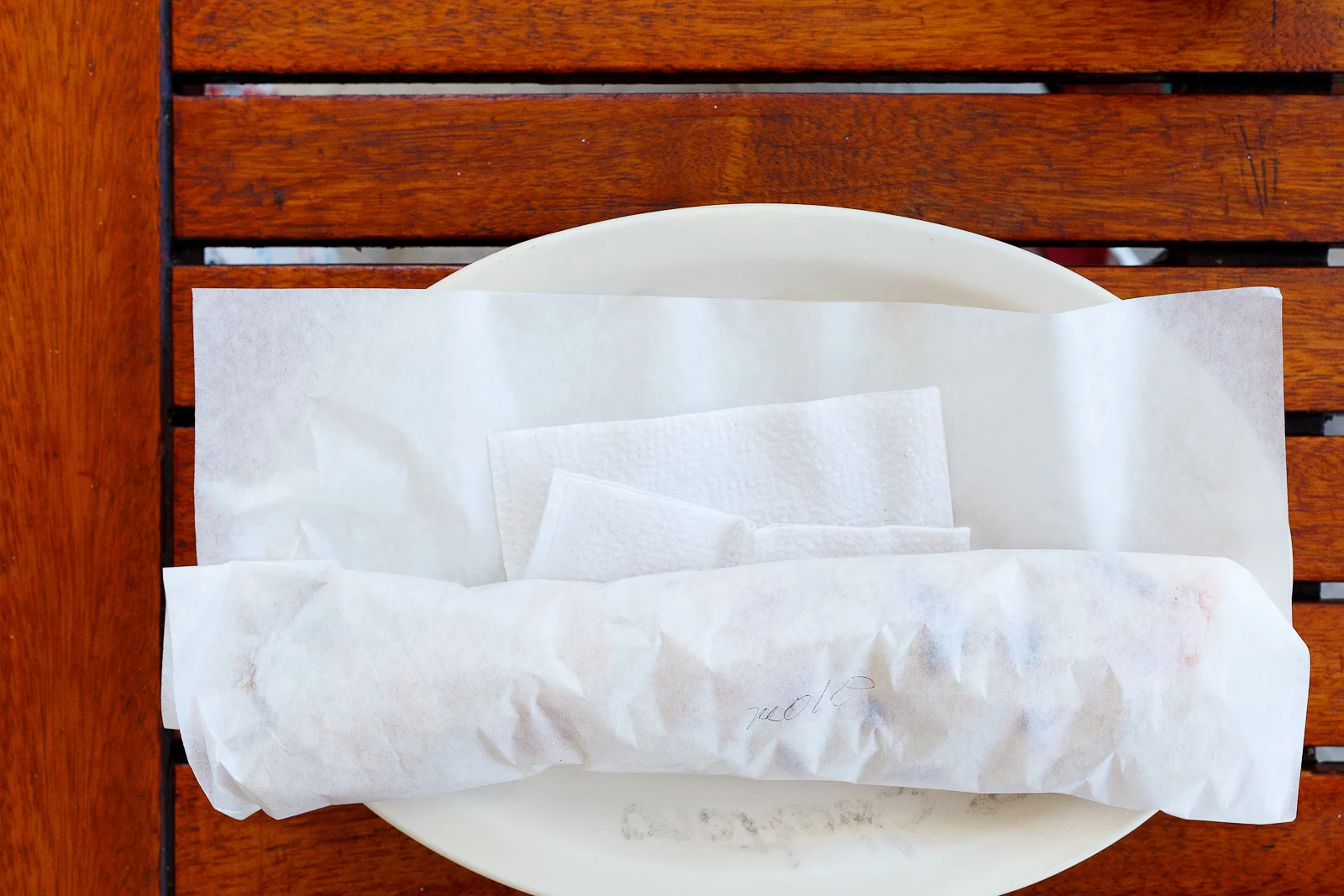 Burrito de pollo con mole (MXP $35)