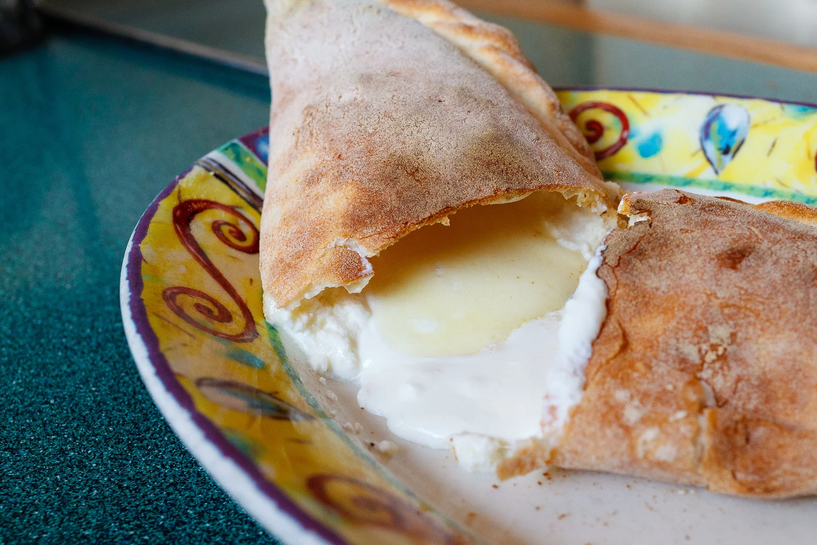 Cheese calzone ($6.95)