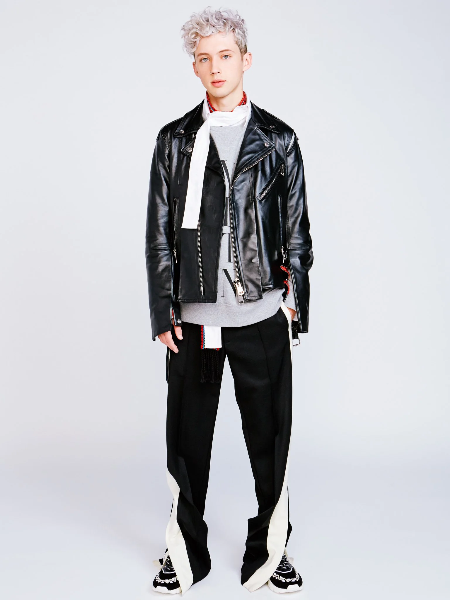 TroyeSivan_363_ipad.jpg