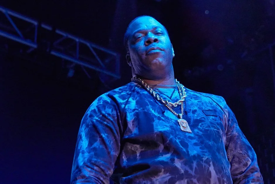 Busta Rhymes seriously shook the stage like no one else. At one point, he just stood there staring straight at me and I had to catch that eye contact on camera. Then he pulled out a champagne bottle for a toast and went straight into the track, &ldqu