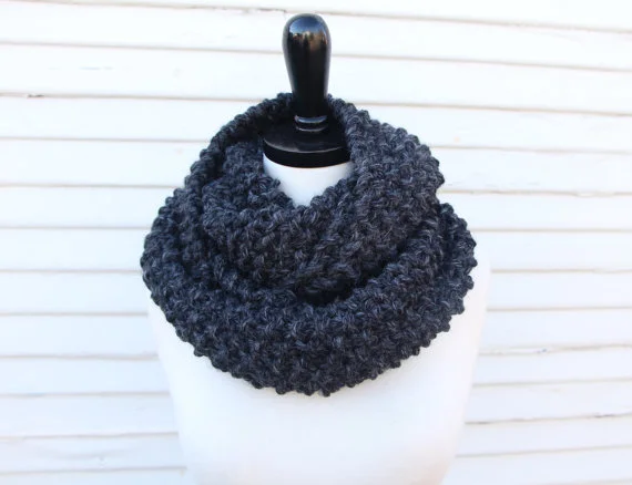 The seed stitch cowl comes in two lengths: single and double loop 