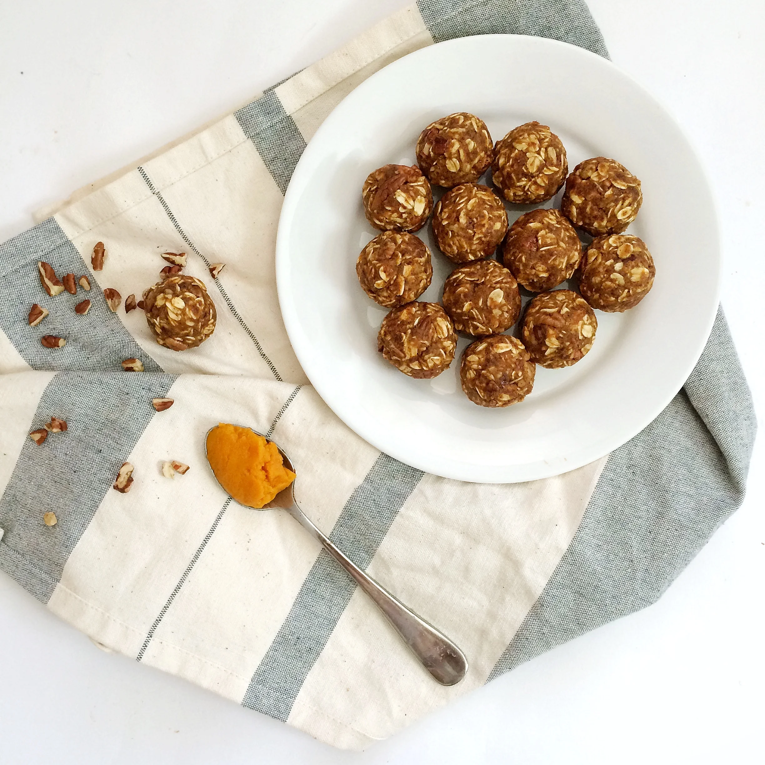 Pumpkin Spice Energy Bites