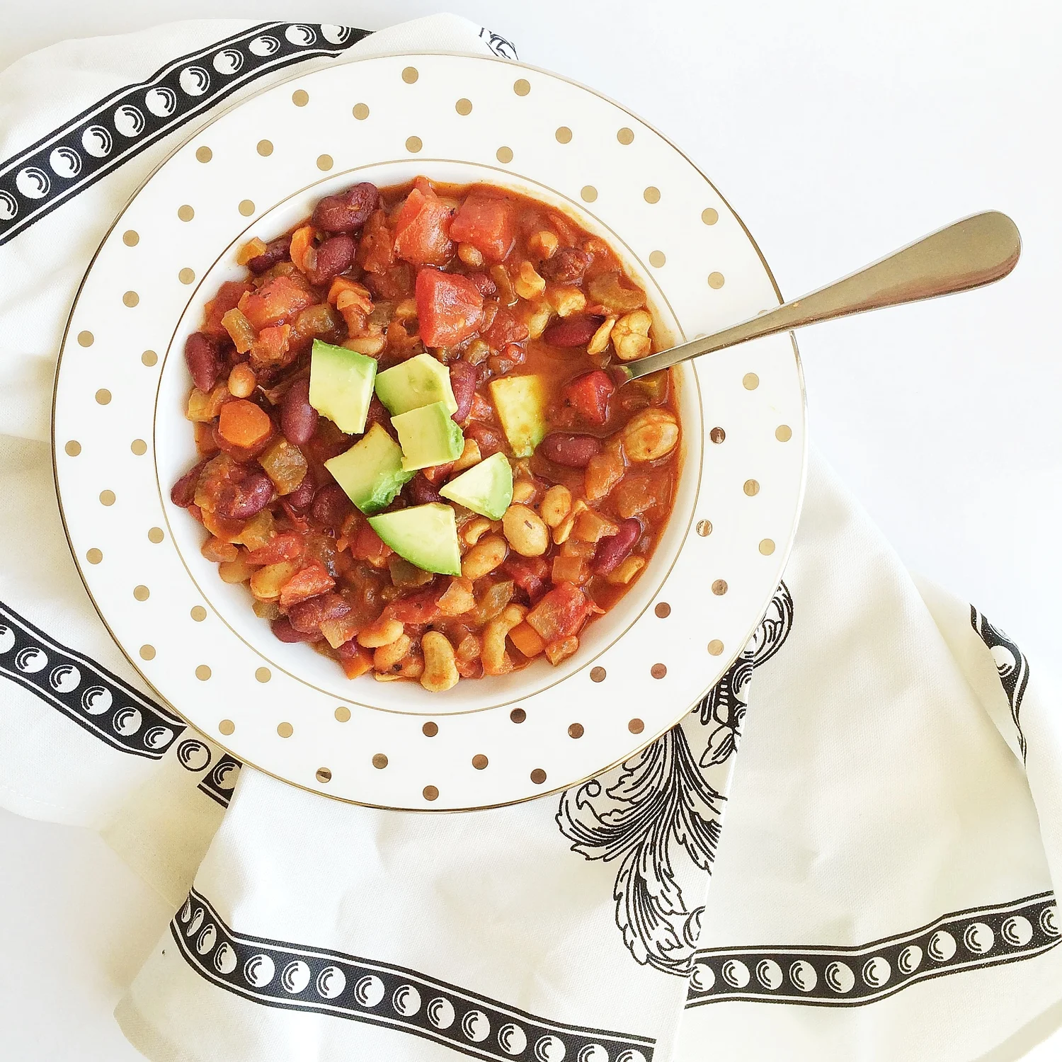 Easy Veggie Bean Chili with Cashews 