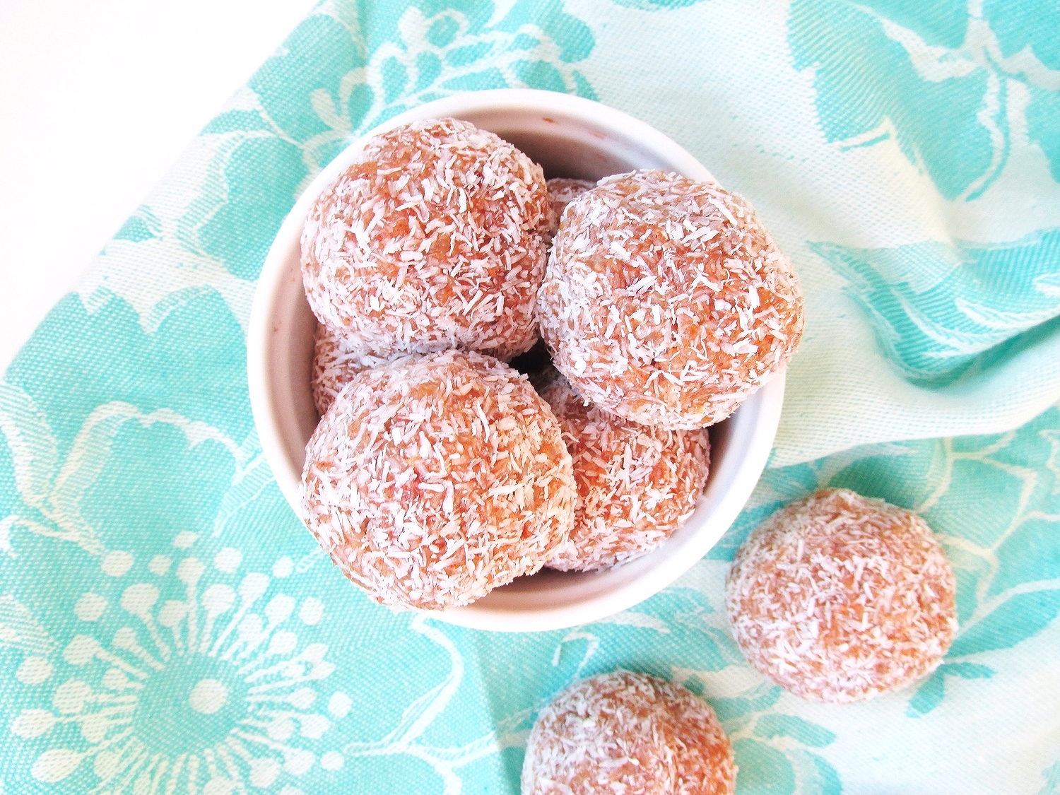 Quinoa Almond Energy Bites