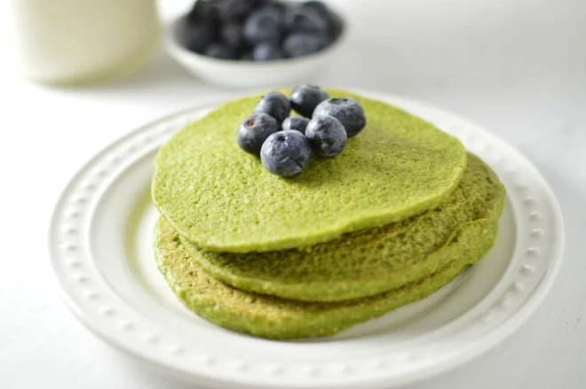 Spinach Oatmeal Pancakes by Whole New Start
