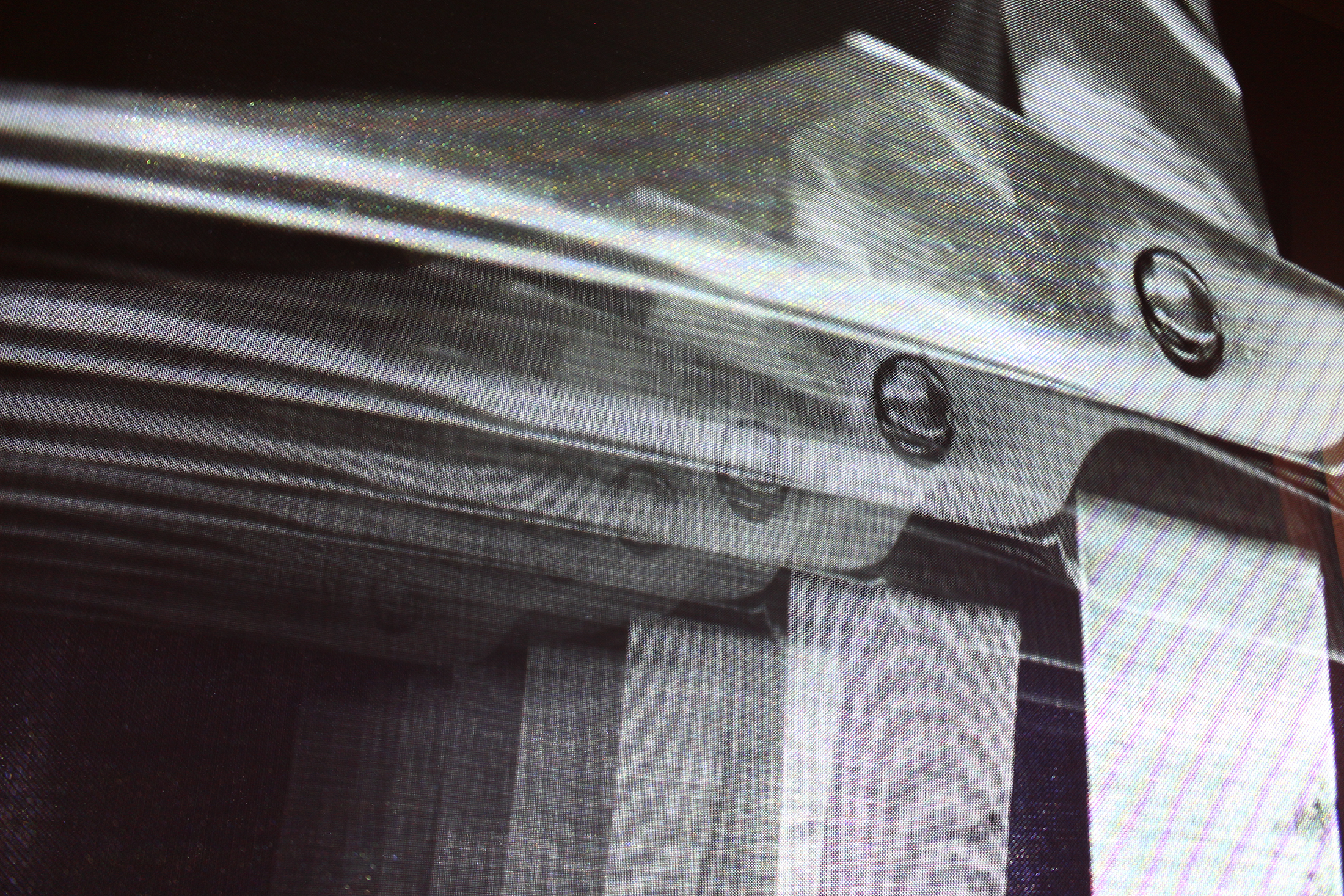 sc_1121_CatherineKatsafouros-MFAThesis2015_video-projection-on-aluminum-screens_Untitled2015.png