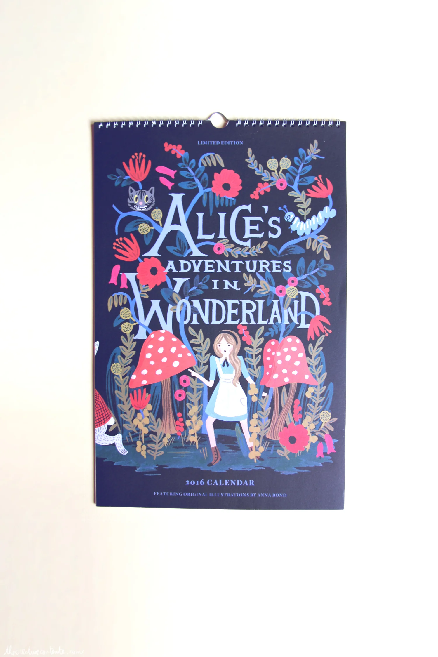 Calendrier Alice au pays des merveilles Riffle Paper Co chez The Paper Source