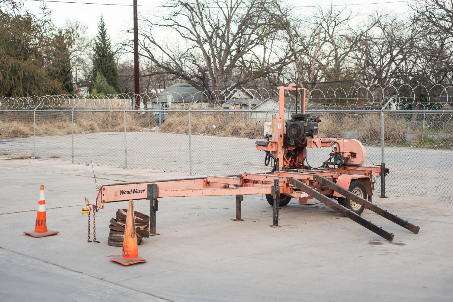 WOODMIZER LT 40 G25 BANDSAW MILL, 24 HP motor, 20' log length, 27" throat capacity