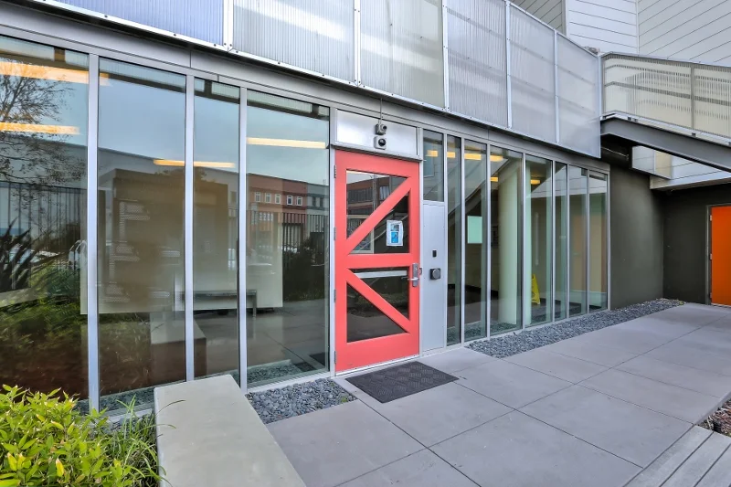 06_f8__1780_Bancroft_Avenue_521_006 (800x533).jpg