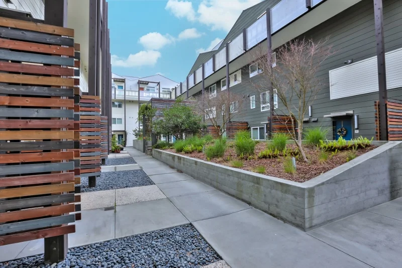 08_f8__1780_Bancroft_Avenue_521_008 (800x533).jpg
